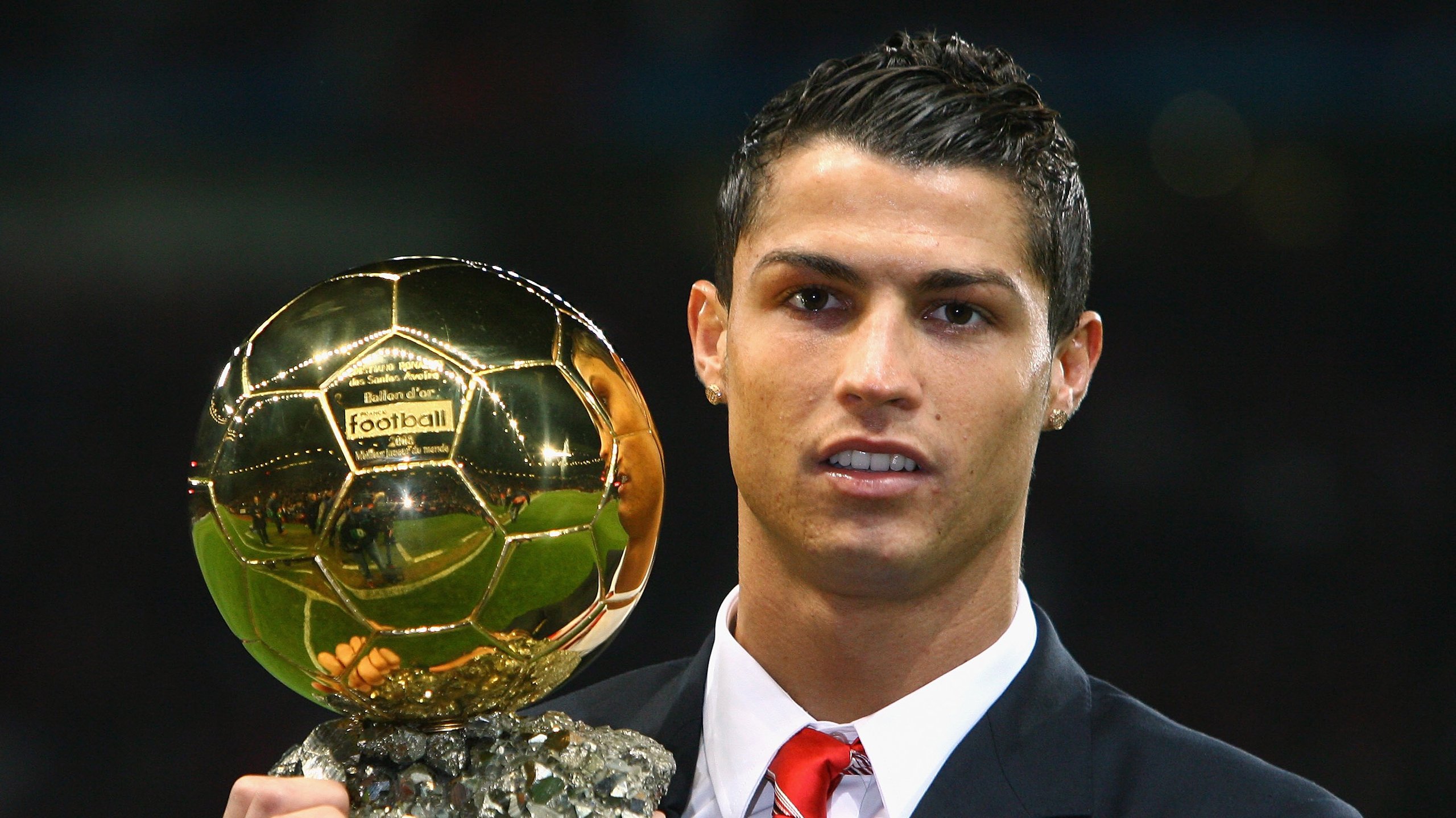 德甲第九轮拜仁慕尼黑三比零击败勒沃库森，新赛季15场全胜！，拜仁慕尼黑联赛